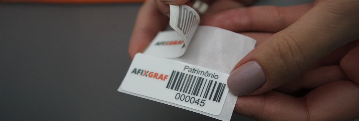 RFID Vantagens e desvantagens: Etiquetas com antena RFID