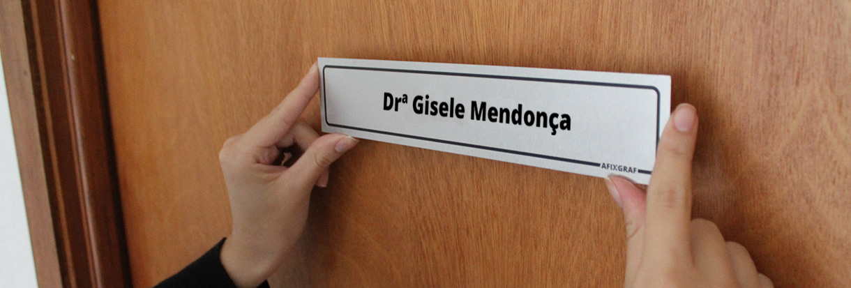 Placa de identificação de sala com escrita personalizada