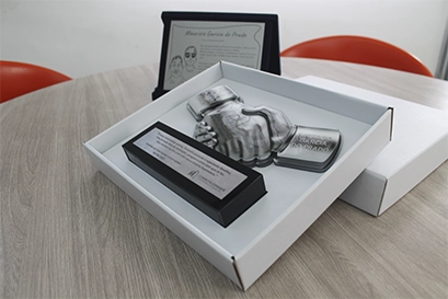 Troféu Personalizado e Placa de Homenagem Construdaher | Afixgraf