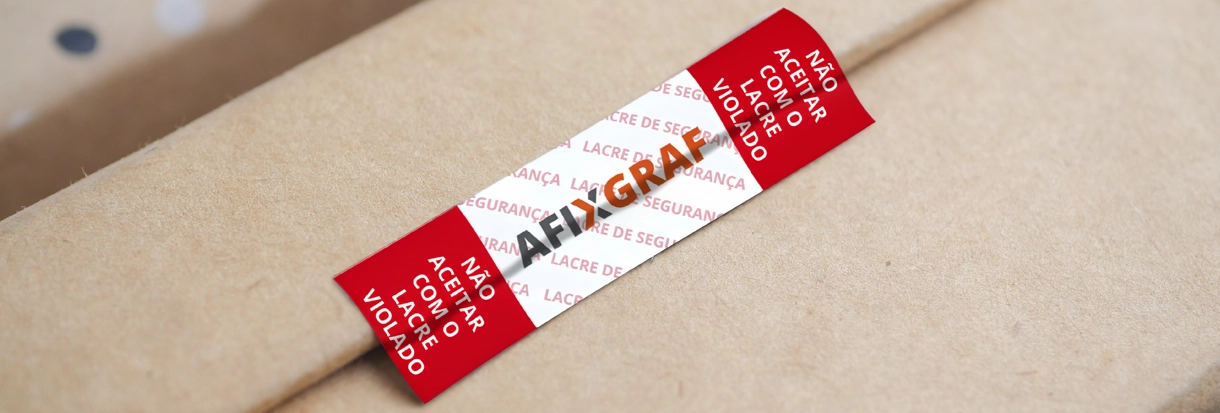Lacre void fixado em caixa de papelão