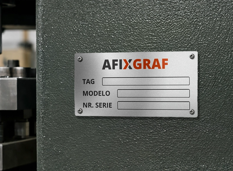 Placas de identificação Técnica em maquinário.