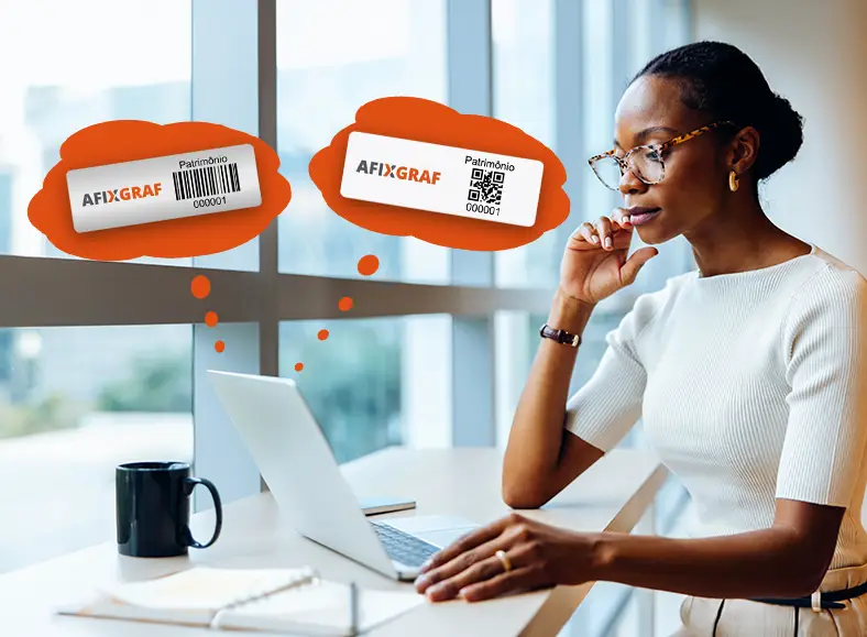 Policarbonato ou alumínio: Pessoa em dúvida sobre qual material escolher