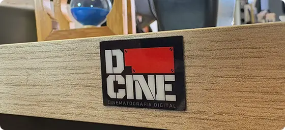 Fixação de etiqueta de policarbnoato | Afixgraf